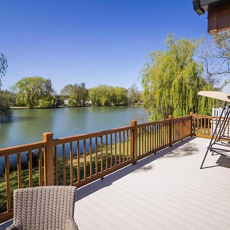 Stunning Lodge With Free Wifi For Hire At Carlton Meres In Suffolk Ref 60013M Саксмъндам Екстериор снимка