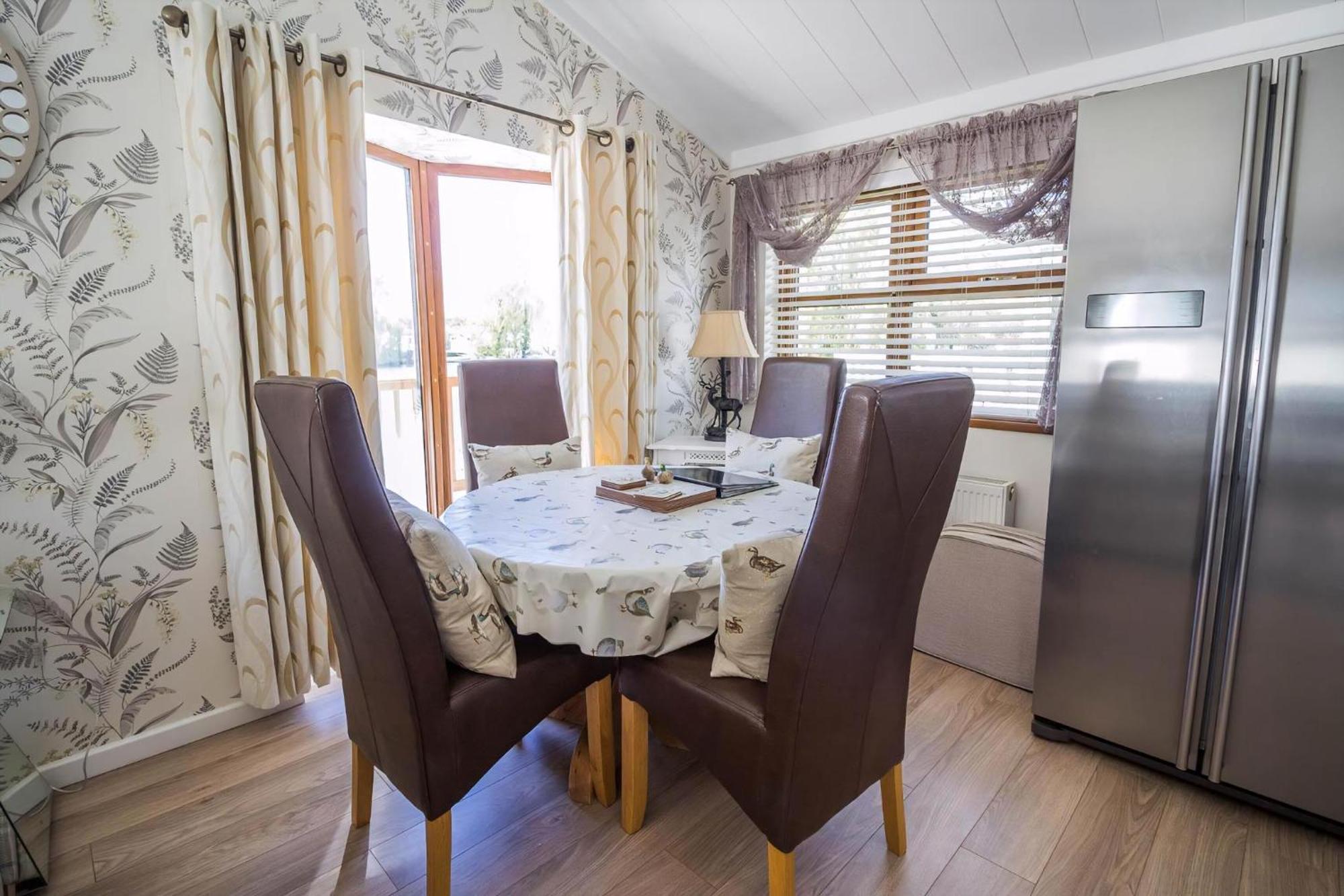 Stunning Lodge With Free Wifi For Hire At Carlton Meres In Suffolk Ref 60013M Саксмъндам Екстериор снимка