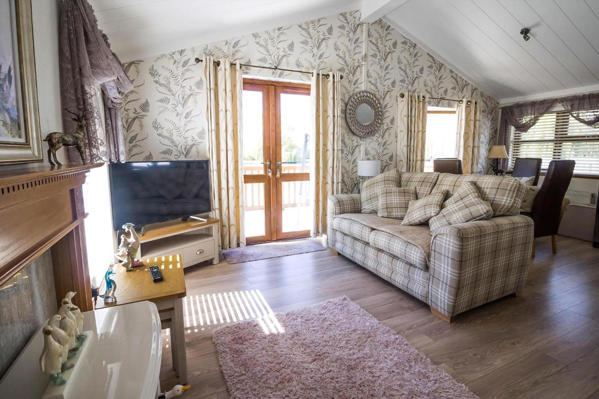 Stunning Lodge With Free Wifi For Hire At Carlton Meres In Suffolk Ref 60013M Саксмъндам Екстериор снимка