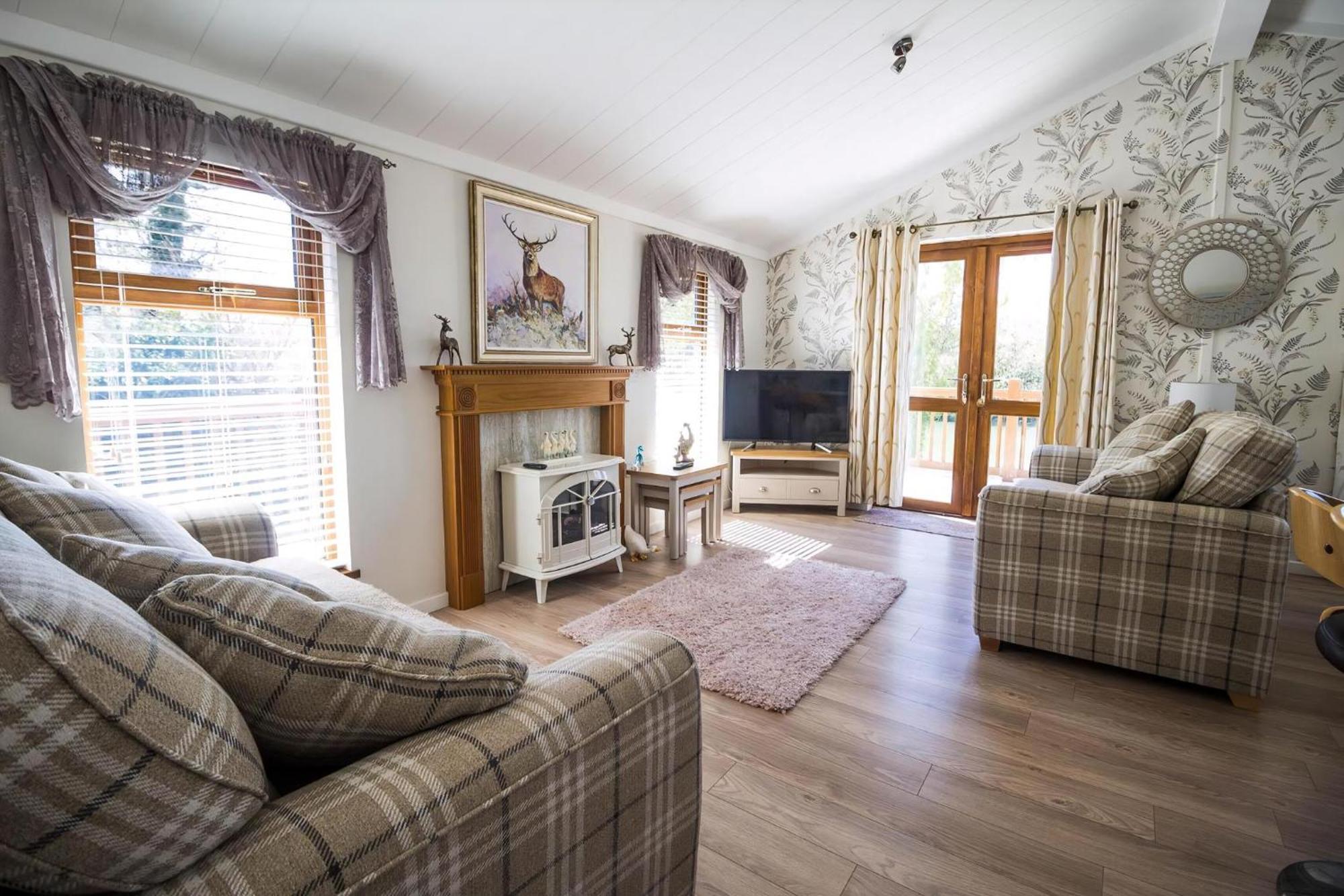 Stunning Lodge With Free Wifi For Hire At Carlton Meres In Suffolk Ref 60013M Саксмъндам Екстериор снимка